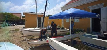 Opknappen terrein Kas di Regatta